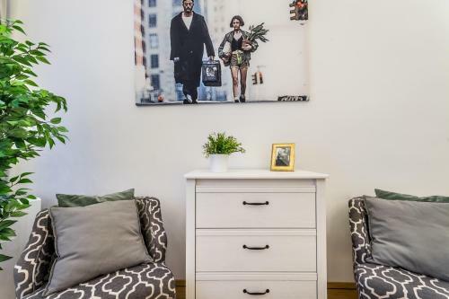 Hello Downtown Apartment - Movie