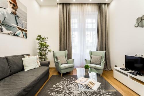 Hello Downtown Apartment - Movie