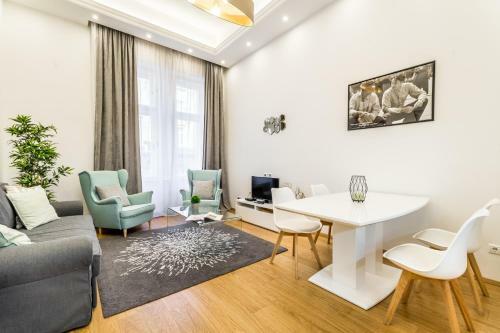 Hello Downtown Apartment - Movie