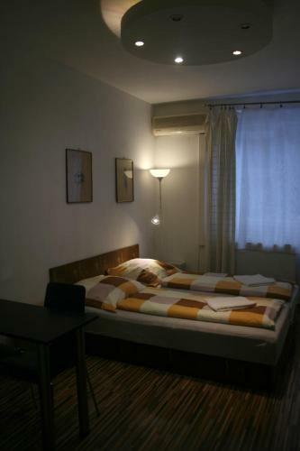 Margaret Bridge Studio Apartment