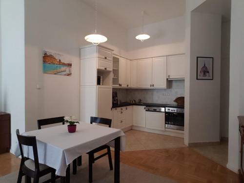 Apartamento Near J�kai T�r With 3 Rooms