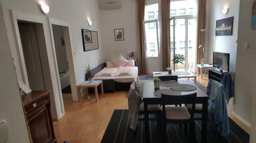 Apartamento Near J�kai T�r With 3 Rooms