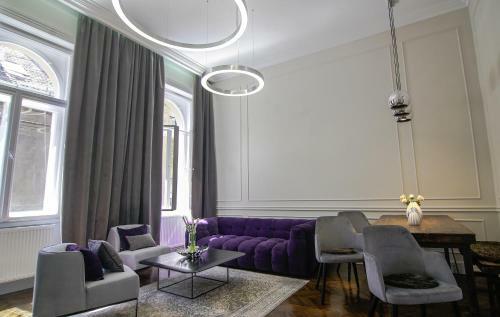 Opera Apartment With Garage, 2br & 2bth, AC