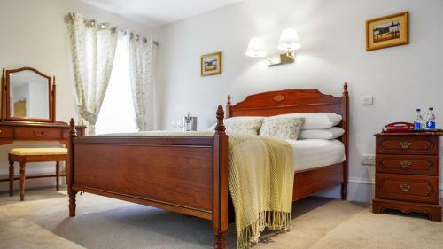 Tully's Hotel