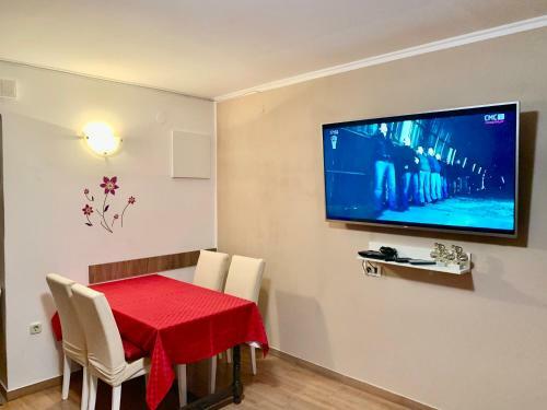 Apartment In Family House Linda