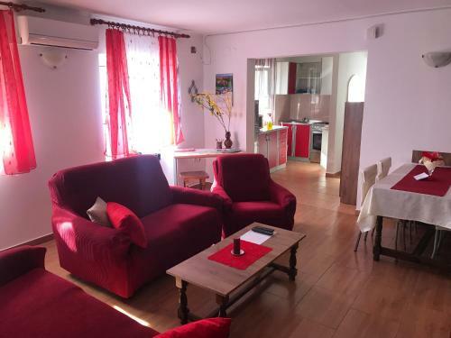 Apartment In Family House Linda