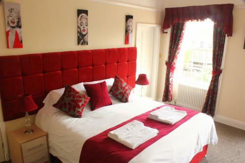 81 The Prom Hotel