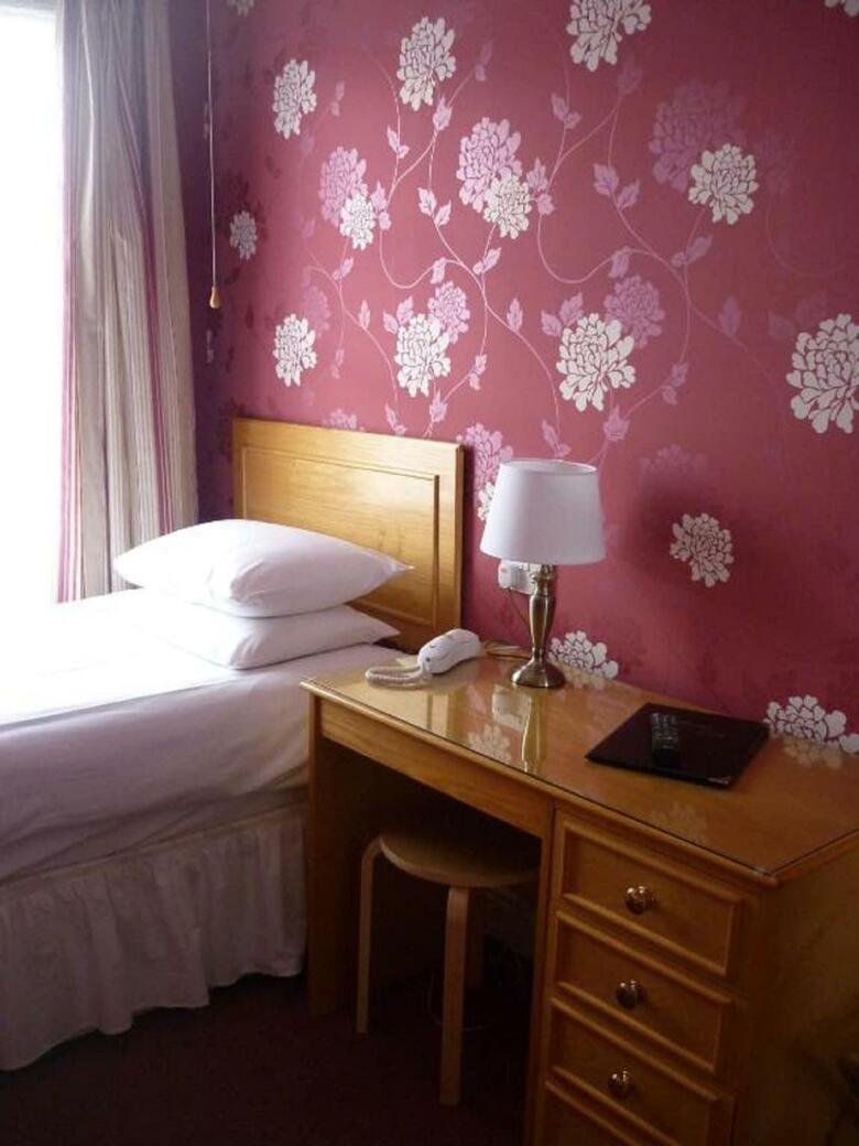 Hostal The Abbey