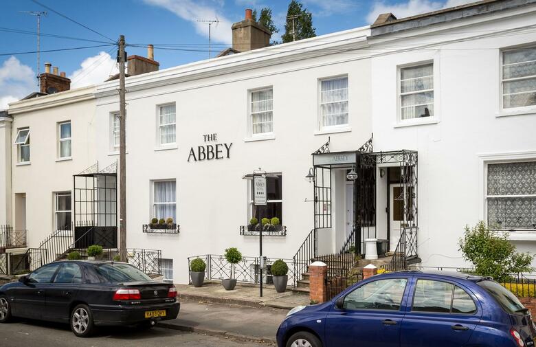 Hostal The Abbey