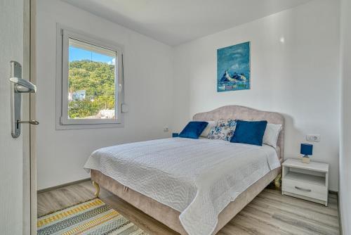 Two Bedroom House With Sea View Maj