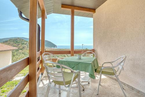 Two Bedroom House With Sea View Maj