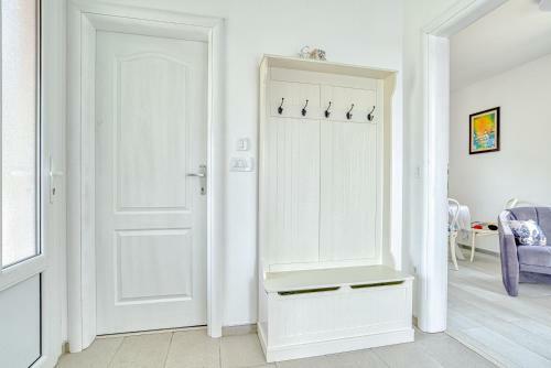 Two Bedroom House With Sea View Maj