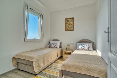 Two Bedroom House With Sea View Maj