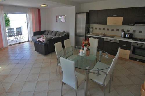 Apartamentos Beautiful House Direct On Beach With Pool