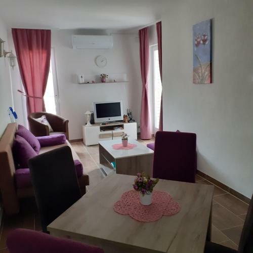 Apartman Lana, Jezero