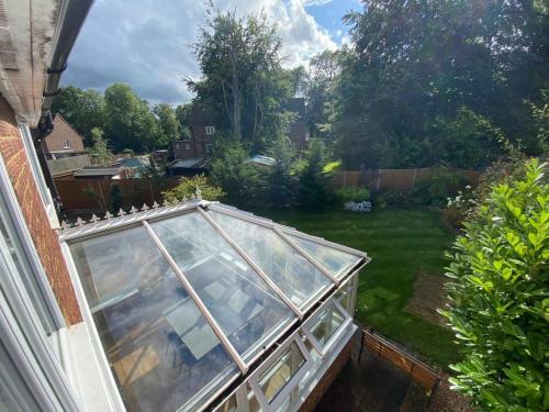 Stunning Spacious 4 Bedroom House With Garden And Parking