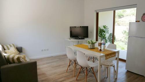 Apartamento Casa Jasmim, Quinta Carmo - Alcoba�a/nazar�