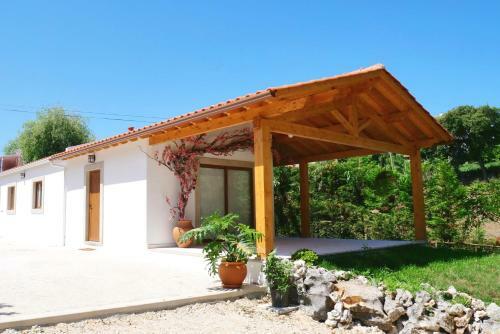Apartamento Casa Rosa, Quinta Carmo - Alcoba�a/nazar�