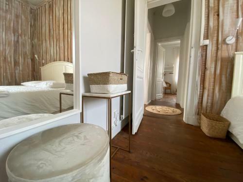 La Maison ?? Blanche??