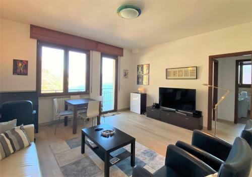 Due Leoni Lake View Apartment