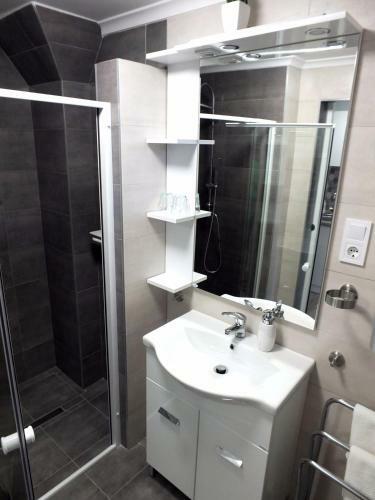 Judit Apartman Domb�v�r-gunaras