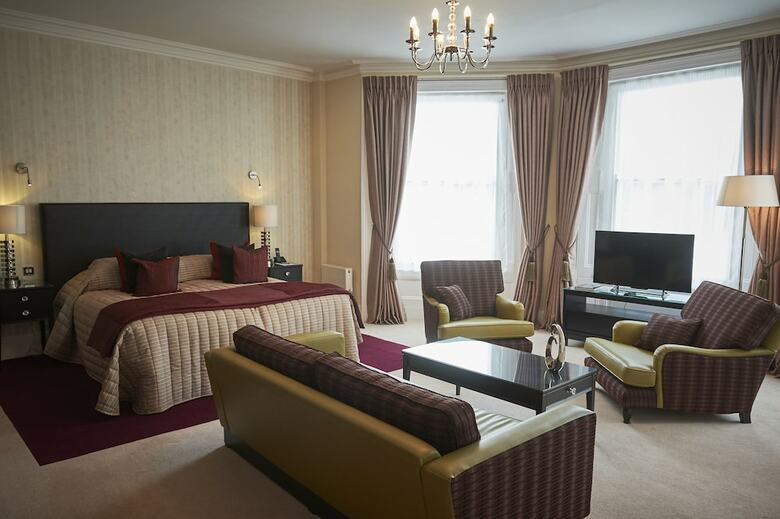 Hotel Phyllis Court Club