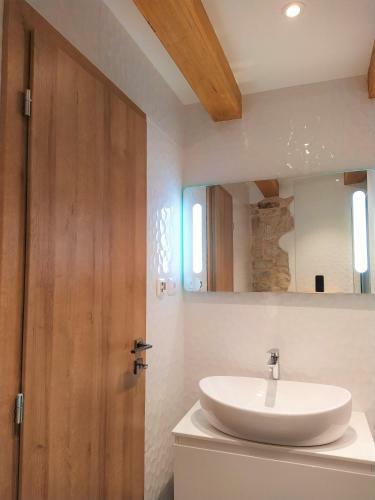 Luxury Apartment - Old Soul With A New Heart