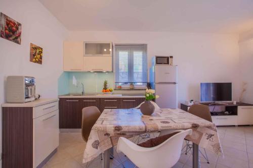 Apartments In Cres - Insel Cres 41852