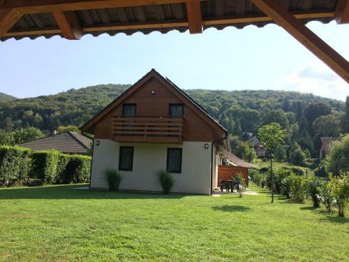 Dunazug Apartmanh�z