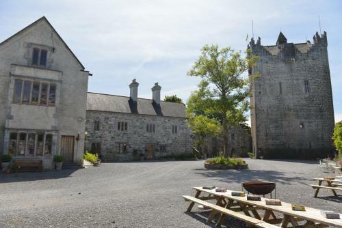 Bed & Breakfast Claregalway Castle