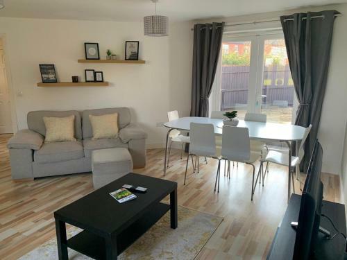 Silver Stag, Large 3 Bedroom Property With Parking
