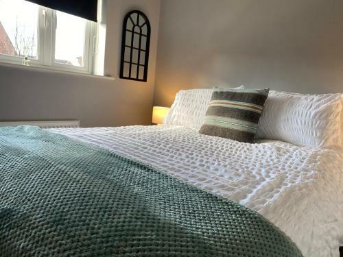 Silver Stag, Large 3 Bedroom Property With Parking