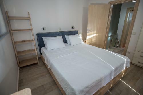 Villa Private, Pool, Sunsets, Beaches, Amenities - Eleni