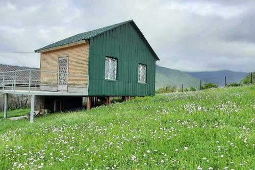 Gorgeous And Cozy Mountain Top Cottage