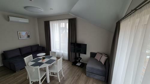 Green Hill Apartments