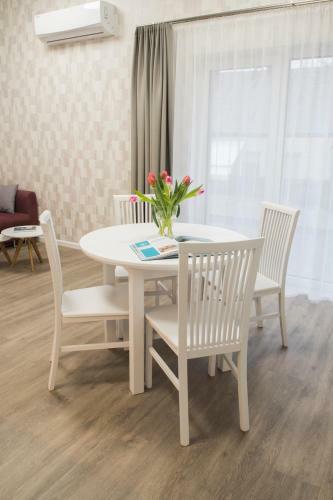 Green Hill Apartments