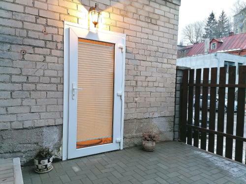 Apartment In Garage With Free Parking