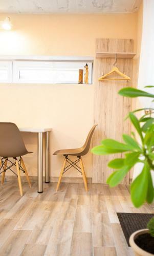 Apartment In Garage With Free Parking
