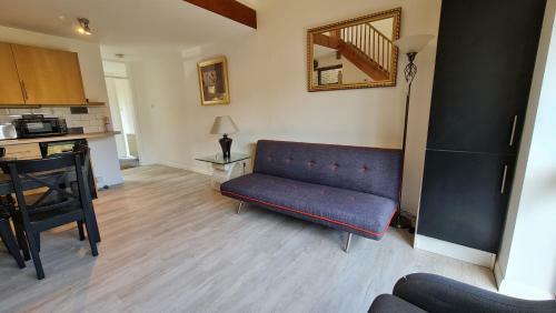 Grace Apartments - Living Stream 1