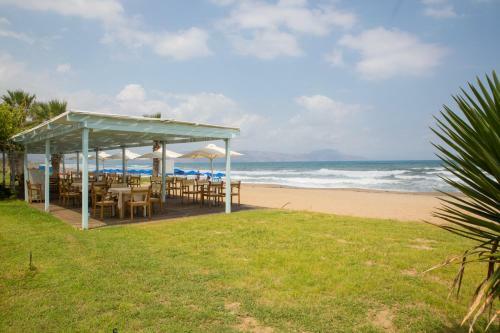 Family Spacious Apartment With Sea View