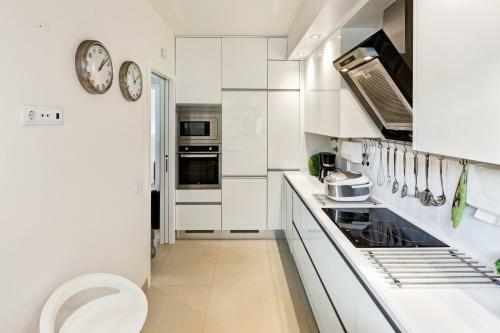 Luxurious T2 Apartment, Olhos Dagua