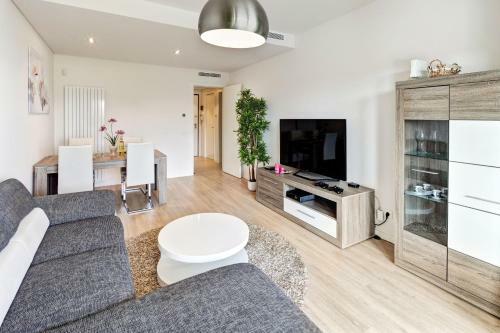 Luxurious T2 Apartment, Olhos Dagua