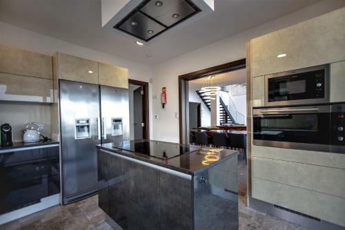 Luxury Villa - �guia Mar