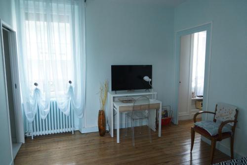 Apartamento 72m� Avec Terrasse Dans Demeure Angevine de 2 �tages