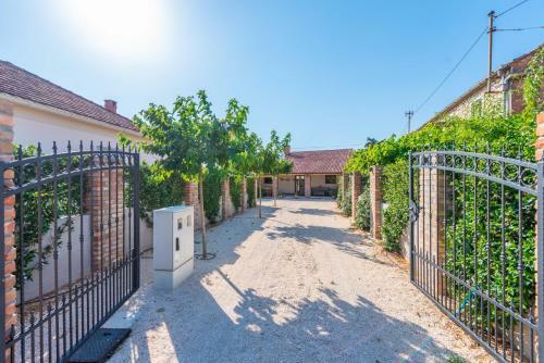Villa Navita Augustinus With Pool