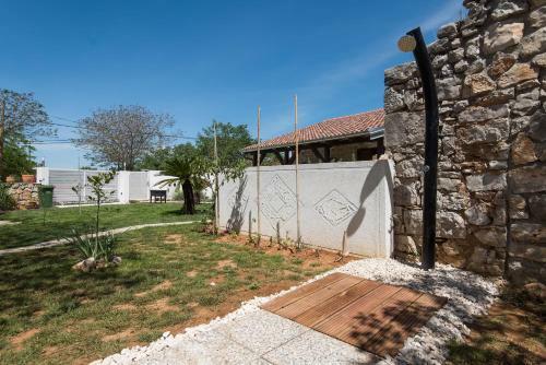 Villa Moki's Debi