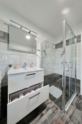 Holiday Home Hrast