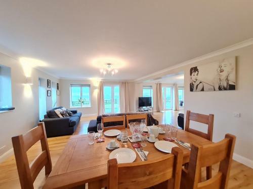 Nightingale Lodge Cleggan