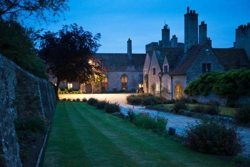 Lodge Lympne Castle Cottages