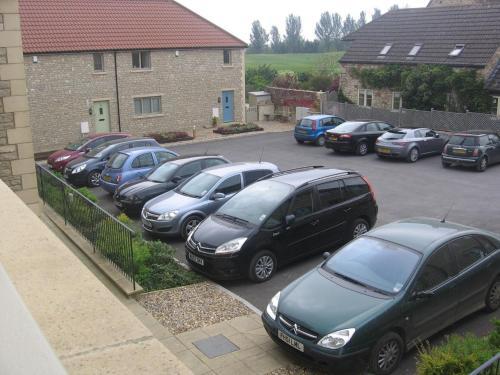 Lodge Canons Court Mews